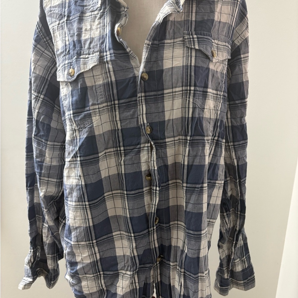 Wrangler men’s button-up plaid shirt